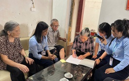 Hỗ trợ thủ tục ngoài giờ cho người dân yếu thế