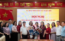 Hội nghị công bố và trao quyết định công tác cán bộ tại xã Ngọc Hồi.