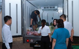 Suối Hai kiểm tra đột xuất công tác cung cấp thực phẩm tại hai trường học