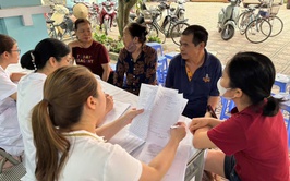 Phường Thượng Cát: Hơn 500 người dân được khám, chăm sóc sức khỏe bằng y học cổ truyền