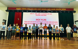 Phường Xuân Đỉnh trao 82 suất quà cho người khuyết tật có hoàn cảnh khó khăn