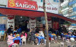 Quán phở gà đồi nổi tiếng ở Hà Nội bị xử phạt