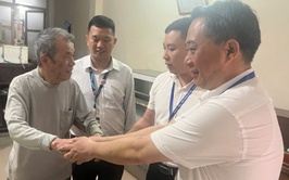 Tổ xung kích tại điểm Điểm hỗ trợ dịch vụ công phường Phú Diễn, thành phố Hà Nội đưa dịch vụ công đến gần hơn với người dân, đặc biệt là các đối tượng yếu thế