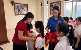 Trường Tiểu học Yên Sở tổ chức kết nạp Đội cho học sinh