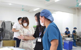 Nguồn thực phẩm cung cấp vào 06 trường Tiểu học của phường Chương Mỹ đều được kiểm soát hàng ngày