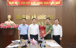 Trao quyết định chuẩn y đồng chí Đỗ Trung Kiên giữ chức Ban Thường vụ Đảng uỷ,  Bí thư đảng ủy công an xã Quốc Oai