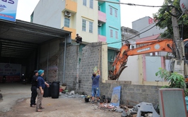 Phú Nghĩa đẩy nhanh tiến độ tháo dỡ để bàn giao mặt bằng thi công Dự án cải tạo, nâng cấp Quốc lộ 6 đoạn Ba La – Xuân Mai