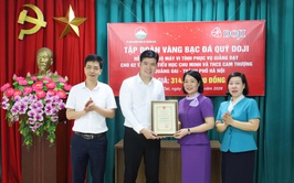 Quảng Oai tiếp nhận 30 bộ máy vi tính, tăng cường điều kiện dạy học trong kỷ nguyên số