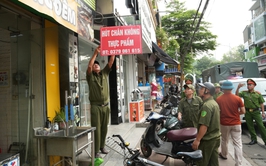 SƠN TÂY RA QUÂN XỬ LÝ VI PHẠM TRẬT TỰ ĐÔ THỊ TRÊN TUYẾN PHỐ QUANG TRUNG VÀ CẦU TRÌ