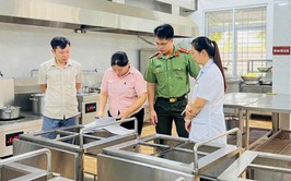 Công an xã Nam Phù tăng cường kiểm tra, siết chặt quản lý an toàn thực phẩm vì sức khỏe cộng đồng