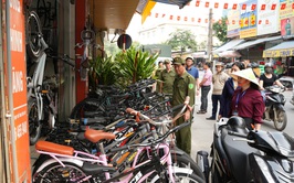 SƠN TÂY RA QUÂN XỬ LÝ VI PHẠM TRẬT TỰ ĐÔ THỊ TRÊN TUYẾN PHỐ PHÙNG KHẮC KHOAN