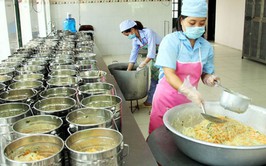 Gia Lâm kiểm tra đột xuất an toàn thực phẩm bếp ăn trường học và suất ăn sẵn năm 2026