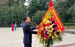 Phường Ba Đình dâng hoa tưởng niệm 156 năm Ngày sinh V.I. Lê-nin