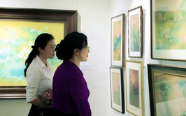 Tôn vinh hình tượng hoa sen qua triển lãm “Sen tháng năm”