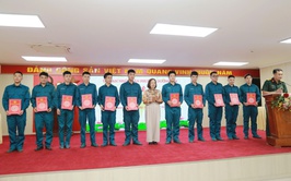 Phường Dương Nội kết nạp 86 chiến sỹ dân quân năm nhất