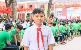 Em Nguyễn Duy Khánh- học sinh lớp 8A8 trường THCS Thư Lâm  – tấm gương sáng từ nghĩa cử nhặt được của rơi, trả người đánh mất