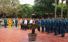 Lễ dâng hoa, dâng hương nghĩa trang quân nhân 
và chuyên gia Trung Quốc tại phường Phúc Lợi