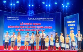 Trao tặng 100 suất hỗ trợ cho con công nhân lao động có hoàn cảnh khó khăn