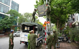 PHƯỜNG SƠN TÂY RA QUÂN XỬ LÝ VI PHẠM TRẬT TỰ ĐÔ THỊ TRÊN TUYẾN PHỐ PHÚ HÀ