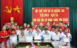 Lan tỏa yêu thương từ tháng nhân đạo 2026: trao quà cho học sinh khó khăn tại Quảng Oai