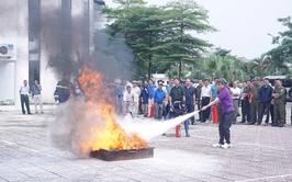 Hội nghị tuyên truyền, tập huấn, huấn luyện nghiệp vụ PCCC&CNCH cho lực lượng dân phòng, Trưởng các thôn, Tổ trưởng tổ dân phố trên địa bàn xã Gia Lâm năm 2026