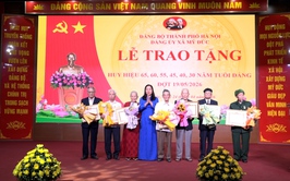 Đảng ủy xã Mỹ Đức trao tặng Huy hiệu Đảng đợt 19/5; tập huấn kỹ năng, nghiệp vụ thu, nộp quản lý đảng phí và sử dụng Hệ thống thông tin giải quyết thủ tục hành chính của Đảng