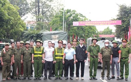 Phường Chương Mỹ ra quân giải tỏa hành lang an toàn giao thông