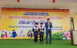 NHẶT ĐƯỢC VÍ TRÊN ĐƯỜNG, HAI HỌC SINH LỚP 6 KHIẾN NHIỀU NGƯỜI XÚC ĐỘNG VỚI LỰA CHỌN GIẢN DỊ