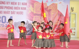 XÃ PHÚC SƠN: SÔI NỔI HOẠT ĐỘNG DIỄU HÀNH, VĂN NGHỆ CHÀO MỪNG 51 NĂM NGÀY GIẢI PHÓNG MIỀN NAM TẠI TRƯỜNG MẦM NON MỸ THÀNH