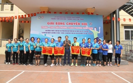 Sôi nổi giải Giải bóng chuyền hơi trung, cao tuổi phường Xuân Phương năm 2026