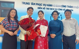 Phường Yên Hòa tổ chức trao Giấy chứng nhận kết hôn cho công dân theo hướng trang trọng, thân thiện