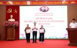 Đảng ủy xã Chương Dương tổ chức trao huy hiệu Đảng đợt 19/5 và giao ban công tác tháng 4