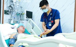 Bác sĩ cảnh báo nguy cơ đột quỵ từ thói quen 'tắm ngay sau khi đi nắng về'