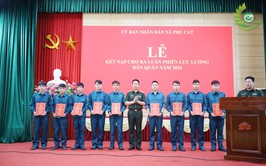 Phú Cát tổ chức Hội nghị kết nạp dân quân và khai mạc huấn luyện dân quân cơ động năm 2026