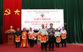 Liên hoan tiếng hát dân ca người cao tuổi xã Hòa Lạc - lan tỏa tinh thần “Sống vui, sống khỏe, sống có ích”