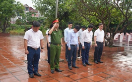 Kỷ niệm 51 năm Ngày giải phóng miền Nam, thống nhất đất nước (30/4/1975-30/4/2026): Bí thư Đảng ủy xã Nguyễn Tiến Toàn dâng hương, dâng hoa tại Nghĩa trang liệt sĩ Thọ Xuân - Thọ An