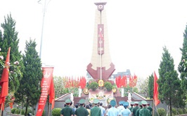 Hoài Đức tổ chức lễ viếng nhân kỷ niệm 51 năm Ngày Giải phóng miền Nam, 140 năm Ngày quốc tế lao động