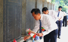 Phường Chương Mỹ dâng hương tại Nghĩa trang Liệt sĩ phường nhân kỷ niệm 51 năm Ngày Giải phóng miền Nam, thống nhất đất nước 30/4/1975 - 30/4/2026