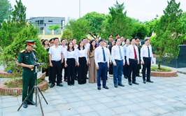 Phú Nghĩa dâng hương tưởng niệm các Anh hùng liệt sĩ nhân dịp kỷ niệm 51 năm Ngày Giải phóng miền Nam, thống nhất đất nước