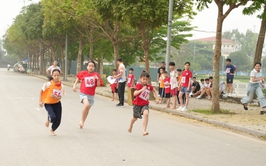 Học sinh phường Yên Nghĩa hào hứng tranh tài môn Điền kinh và Cờ vua
