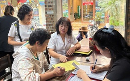 Phường Hoàn Kiếm tăng cường kiểm tra, giám sát an toàn thực phẩm tại 3 tuyến phố Đào Duy Từ, Tạ Hiện, Mã Mây