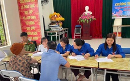  ĐOÀN VIÊN THANH NIÊN CHUNG TAY HỖ TRỢ NHÂN DÂN KÊ KHAI NHÂN HỘ KHẨU DỰ ÁN VIN OLYMPIC 