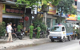 BCĐ 197 phường Phú Lương tổ chức ra quân giải tỏa hành lang giao thông đường Quốc lộ 6 phục vụ nghỉ lễ 30/4, 01/5/2026 trên địa bàn