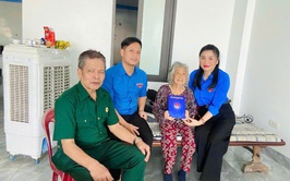 Tuổi trẻ Phú Nghĩa thăm hỏi, tri ân Cựu chiến binh nhân dịp 30/4