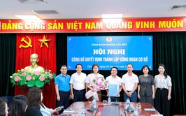 Công đoàn phường Cầu Giấy công bố, trao quyết định thành lập 5 công đoàn cơ sở