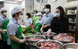 PHƯỜNG CỬA NAM KHÔNG ĐỂ THỰC PHẨM “BẨN” XÂM NHẬP TRƯỜNG HỌC