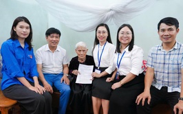 Hỗ trợ chứng thực chữ ký ngoài giờ cho cụ bà 102 tuổi tại Quốc Oai