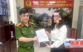  Công an phường Cầu giấy nhanh chóng tìm chủ nhân, trao trả người đánh rơi