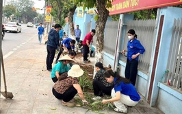 UB MTTQ Việt Nam xã Thuận An ra quân hưởng ứng phong trào “Sáng - Xanh - Sạch - Đẹp”.