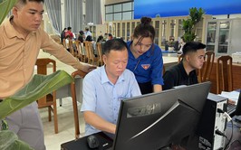 Thanh niên xã Hòa Phú triển khai hiệu quả hoạt động “Thứ Bảy tình nguyện” hỗ trợ người dân tại điểm dịch vụ công